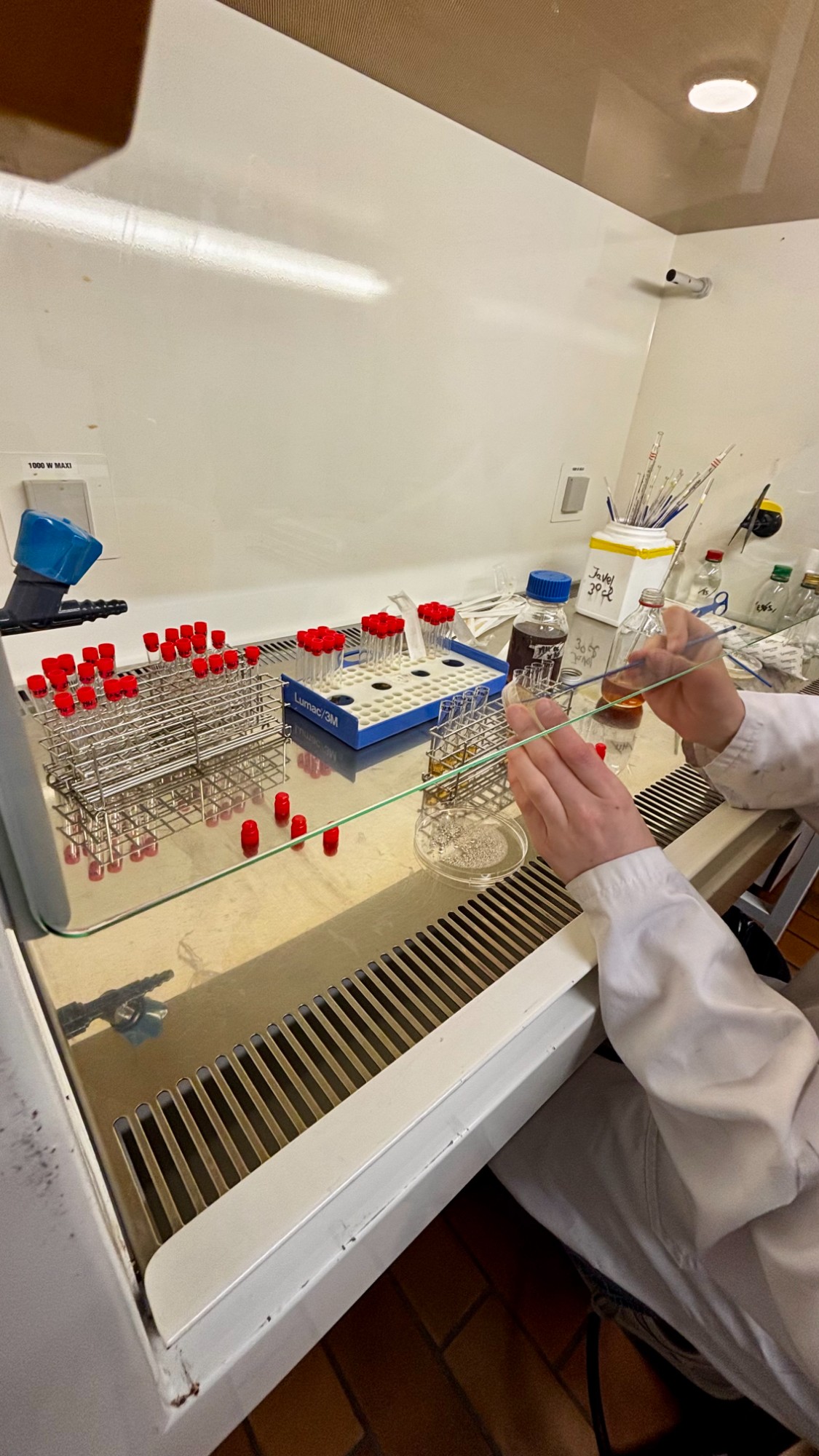 Préparation CMI sous hotte